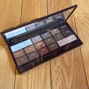 ⚡️Flash Sale ⚡️ REVOLUTION Golden Bar Eyeshadow Palette